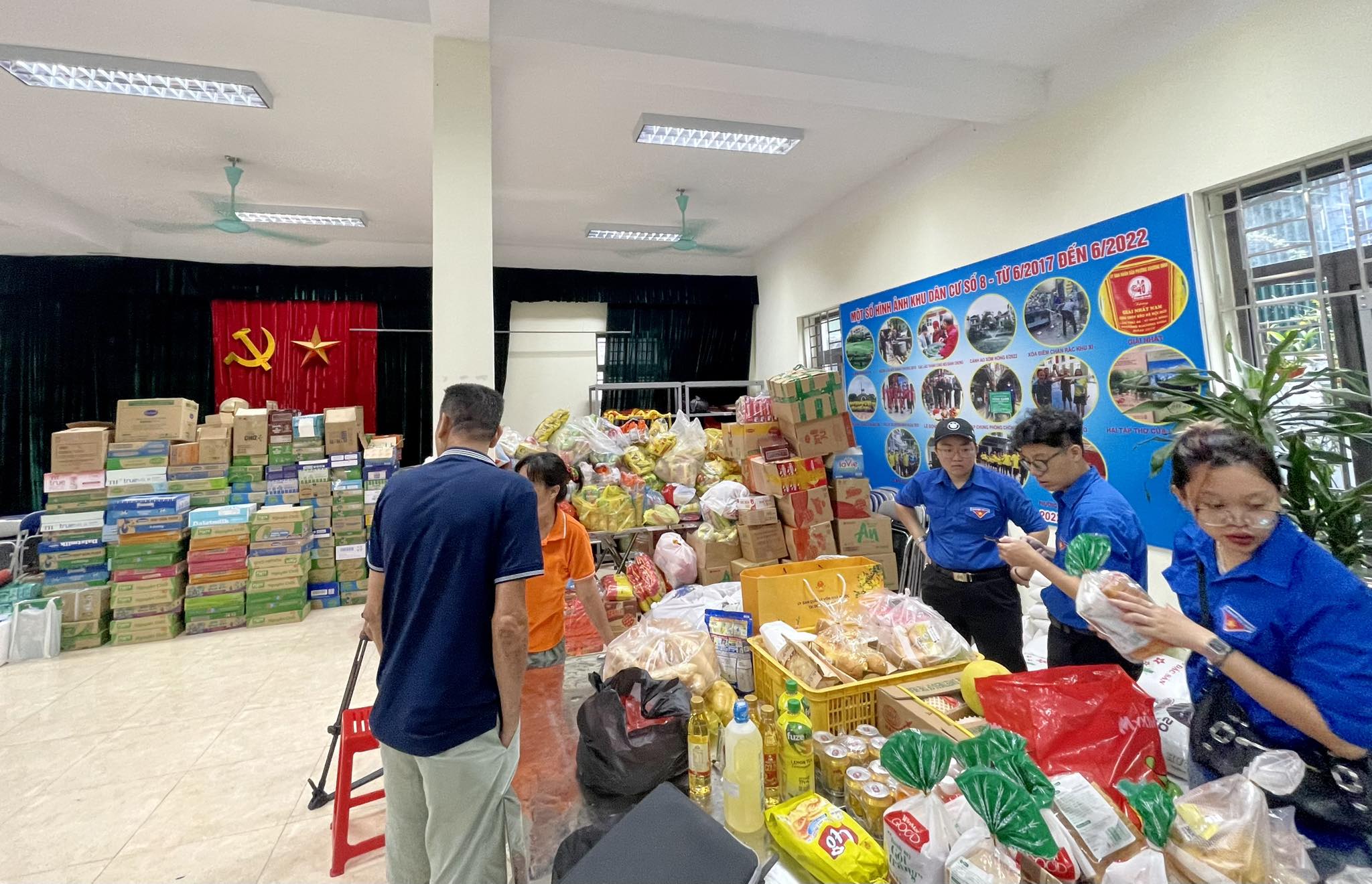 doan nguoi lang le trong mua thap huong truoc hien truon vu chay chung cu mini5 doan nguoi lang le trong mua thap huong truoc hien truon vu chay chung cu mini5