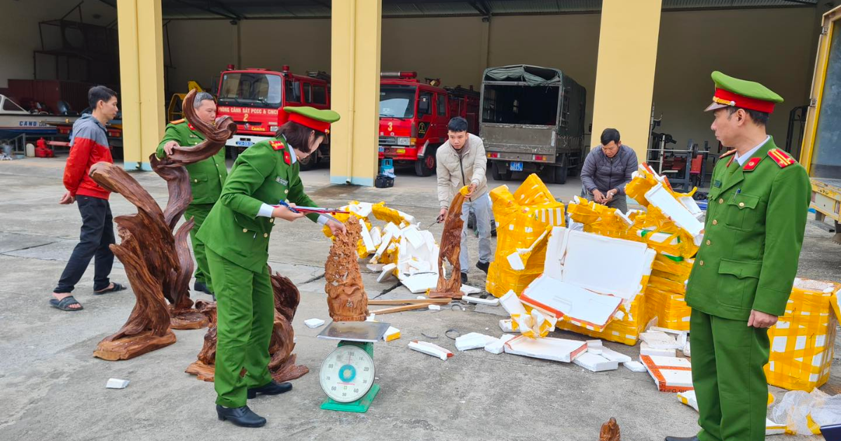 dung xe thu bao de van chuyen go lau o ha giang