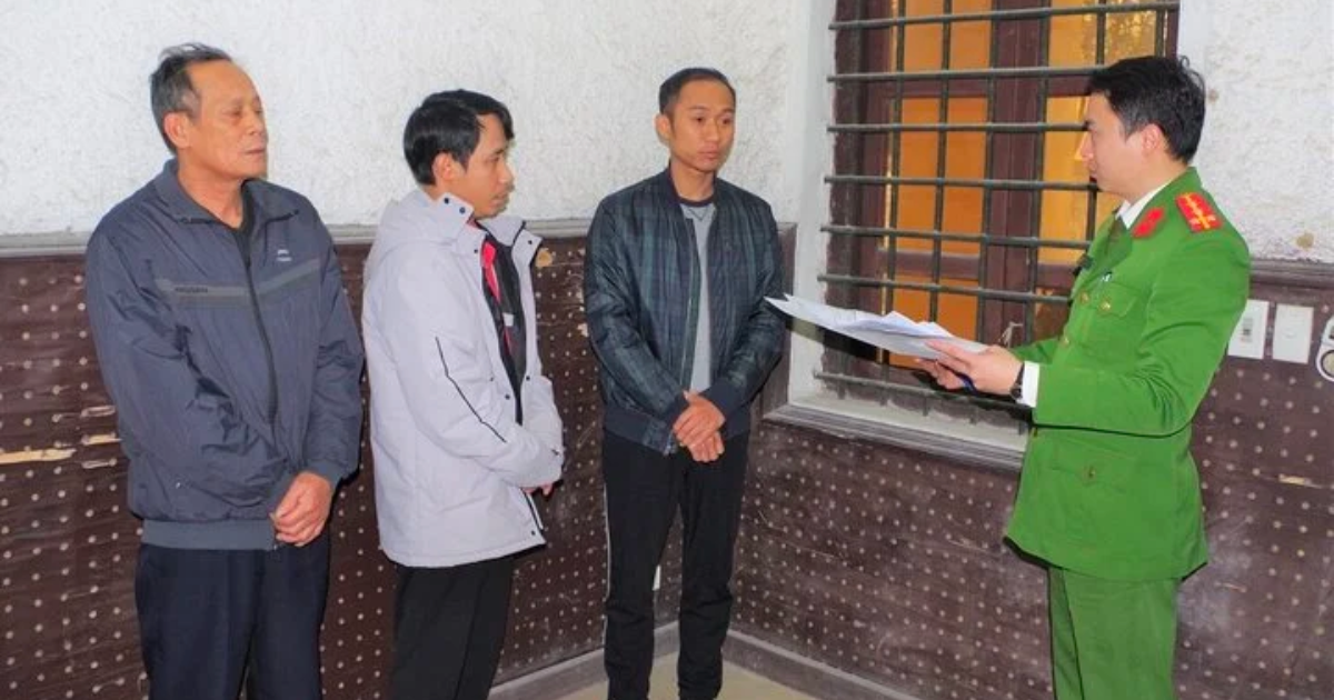 ba cong nhan lien thu mua 600 giay kham suc khoe gia qua mang ban kiem loi o ha nam