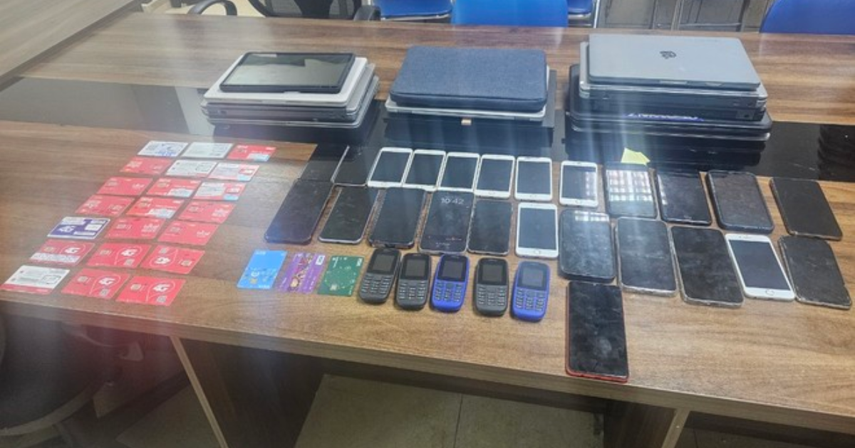 ong trum di mercedes e300 va bi mat dong troi dang sau 2 can chung cu o ha noi 2 ong trum di mercedes e300 va bi mat dong troi dang sau 2 can chung cu o ha noi 2