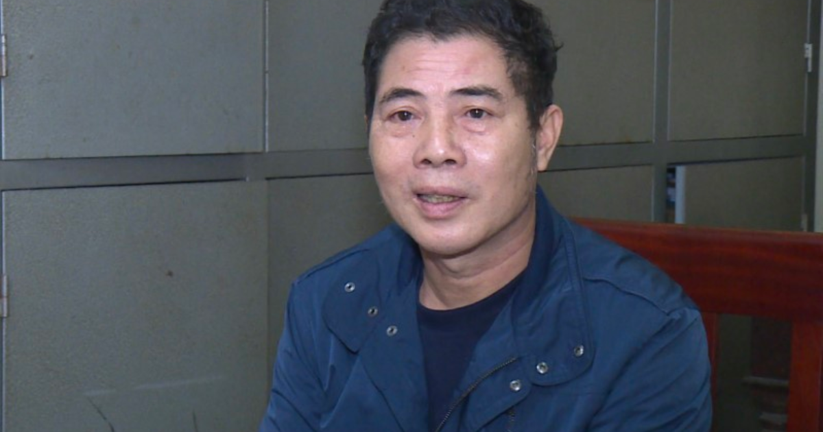 bi mat kinh hoang dang sau ngan tu quan ao cua nguoi dan ong 56 tuoi 1