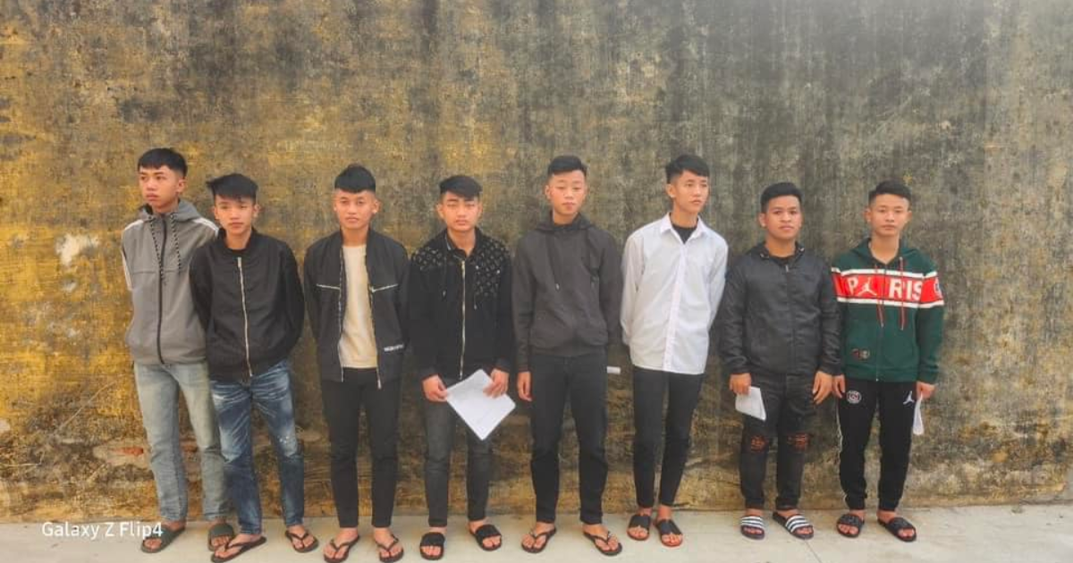 bat nhom thanh thieu nien cu thay khong vua mat la duoi danh o hai duong