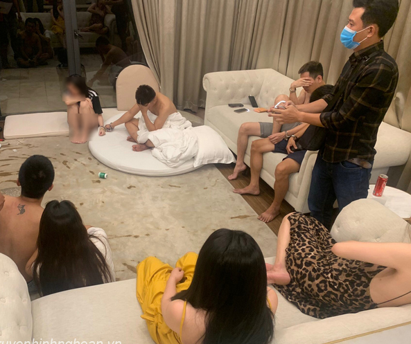 5 nu 4 nam thue biet thu sat bien lam dieu mo am 