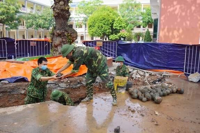 phat hien gan 400 vat the nghi bom bi trong tru so ubnd tp hai duong phat hien gan 400 vat the nghi bom bi trong tru so ubnd tp hai duong
