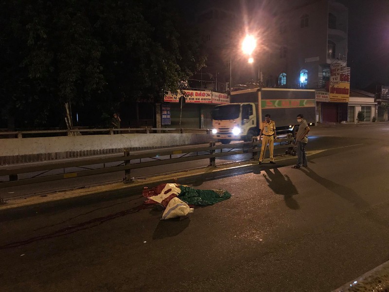 vu thi the nguoi dan ong bien dang tren dai lo pham van dong cong an trich xuat camera 1 vu thi the nguoi dan ong bien dang tren dai lo pham van dong cong an trich xuat camera 1