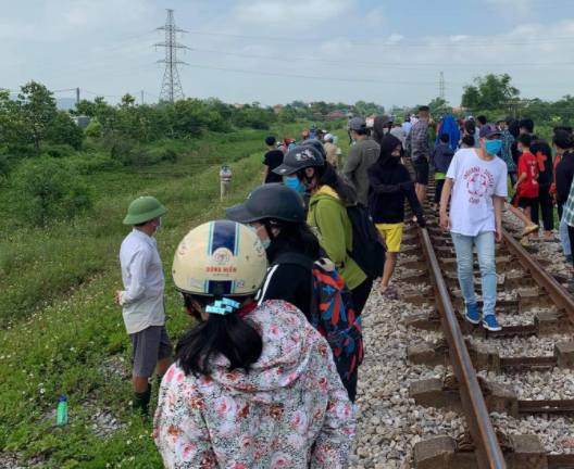 dien bien bat ngo vu me nghi om thi the con nam tren duong tau o nghe an dien bien bat ngo vu me nghi om thi the con nam tren duong tau o nghe an