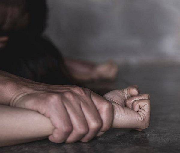 vu thanh nien lua thieu nu 18 tuoi vao nha nghi cuong hiep yeu nhau qua mang xa hoi