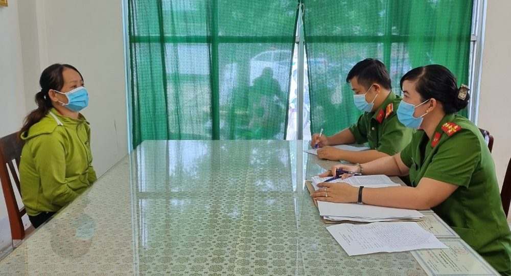 vu vut con trai moi sinh xuong song vi so chong nghi ngoai tinh nguoi me bi truy to vu vut con trai moi sinh xuong song vi so chong nghi ngoai tinh nguoi me bi truy to