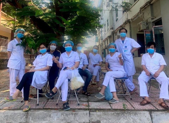 xuc dong hinh anh bac si xuong toc de chong dich covid 19 o bac giang 1 xuc dong hinh anh bac si xuong toc de chong dich covid 19 o bac giang 1