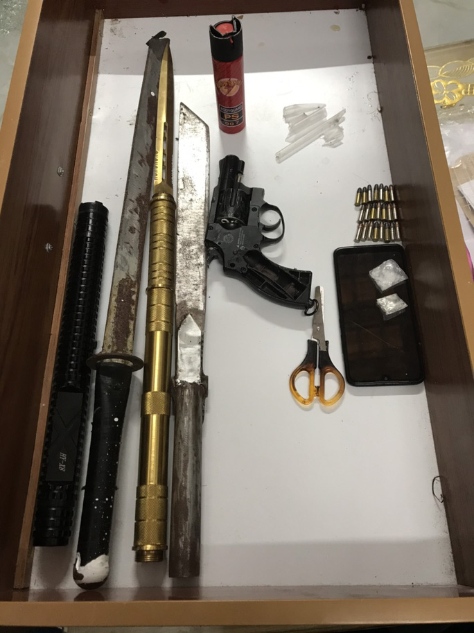 kham nha doi tuong ngao da bat ngo phat hien kho hang nong 2 kham nha doi tuong ngao da bat ngo phat hien kho hang nong 2