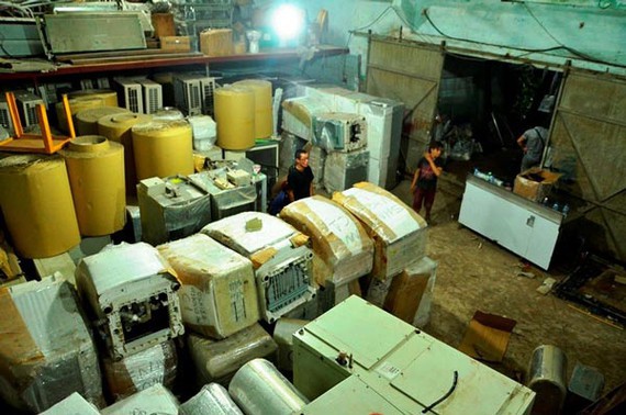 nong bat giam can bo phong canh sat kinh te cong an tp hcm ve toi buon lau nong bat giam can bo phong canh sat kinh te cong an tp hcm ve toi buon lau