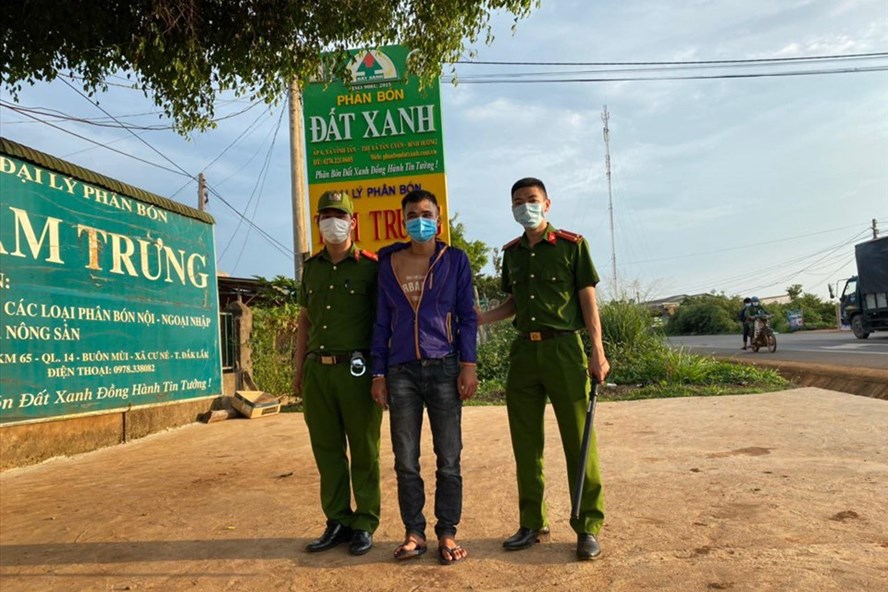 bi csgt phat loi toc do thanh nien 21 tuoi cam dao di cuop de bu lai