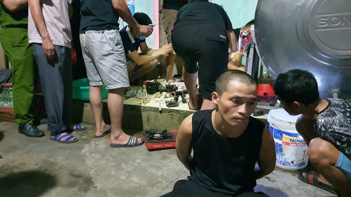 rung minh bi mat trong hang o cua trum ma tuy hung hien rung minh bi mat trong hang o cua trum ma tuy hung hien
