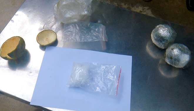 lat tay man ao thuat giau ma tuy trong 3 trai cam cua ly vinh thanh 2