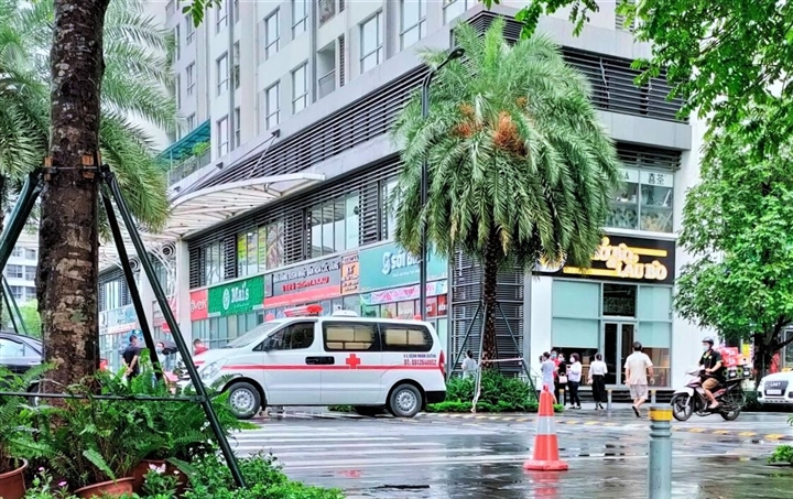 vu nguoi phu nu roi tu tang 18 chung cu cao cap tu vong camera tiet lo hinh anh soc