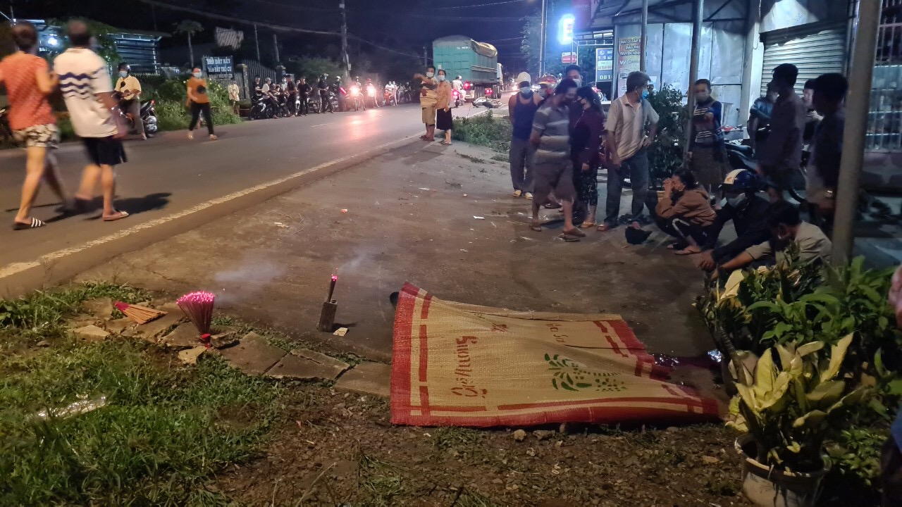 tai nan giao thong kinh hoang thieu nien 16 tuoi tu vong nan nhan vang hang chuc met 2