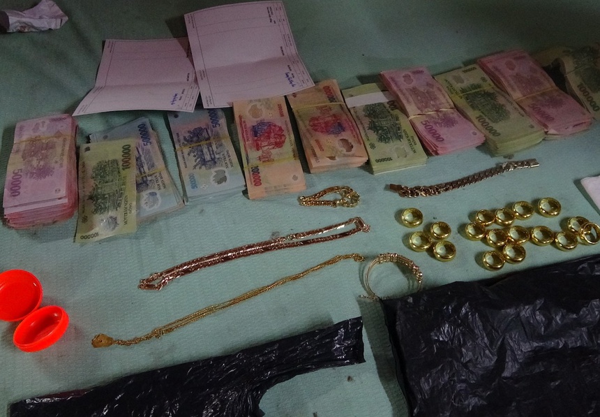 vu con dau trom 20 nhan vang tri gia nua ty dong cua bo chong he lo loi khai bat ngo vu con dau trom 20 nhan vang tri gia nua ty dong cua bo chong he lo loi khai bat ngo