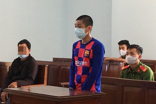 de ban gai nhi ngu 9 dem tai nha thanh nien 20 tuoi nhan cai ket dang 