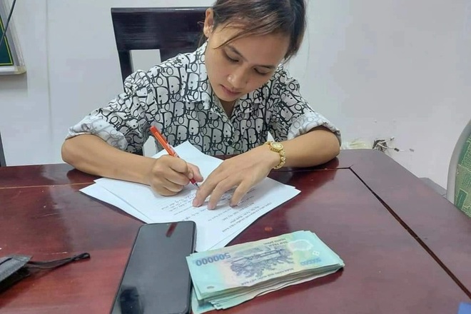 den nha co ruot o nho nua dem chau gai gio tro sang bay 