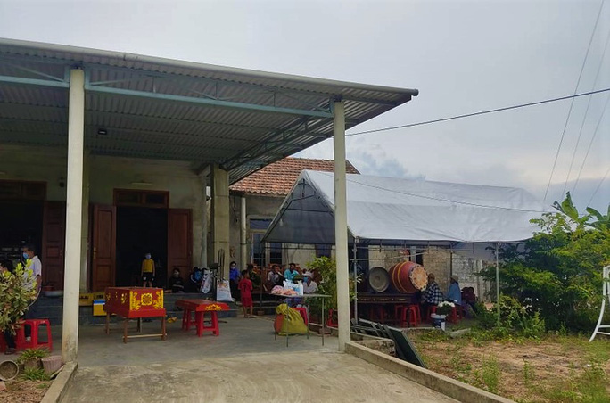vu nguoi phu nu chet sau vuon nha vet mau nho giot o hien truong to cao toi ac cua ga trai 33 tuoi vu nguoi phu nu chet sau vuon nha vet mau nho giot o hien truong to cao toi ac cua ga trai 33 tuoi