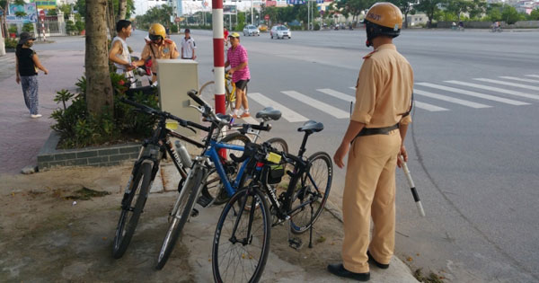 bat ngo truoc nhung loi vi pham giao thong duong bo khien xe dap bi tam giu bat ngo truoc nhung loi vi pham giao thong duong bo khien xe dap bi tam giu