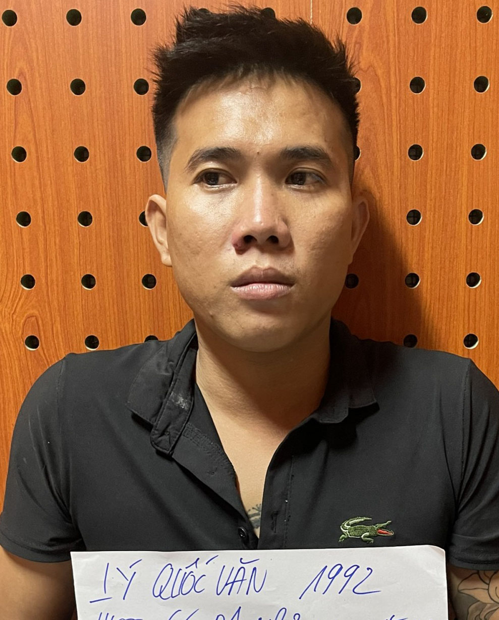 vu gianh cho ban hang voi 1 phu nu 10 doi tuong mang theo hung khi den danh hoi dong lo dien ke cam dau 1 vu gianh cho ban hang voi 1 phu nu 10 doi tuong mang theo hung khi den danh hoi dong lo dien ke cam dau 1