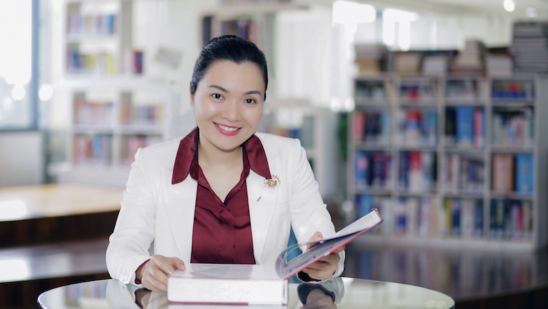 chan dung tan nu hieu truong truong dh hoa sen 37 tuoi chan dung tan nu hieu truong truong dh hoa sen 37 tuoi