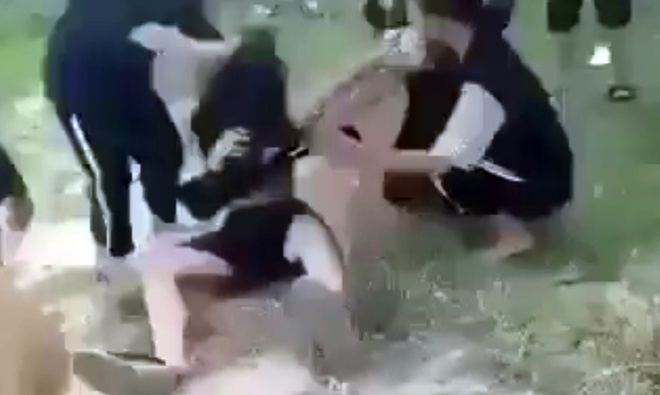 vu clip 2 nu sinh bi ban danh hoi dong lot ao o thua thien hue nguoi trong cuoc viet tuong trinh vu clip 2 nu sinh bi ban danh hoi dong lot ao o thua thien hue nguoi trong cuoc viet tuong trinh