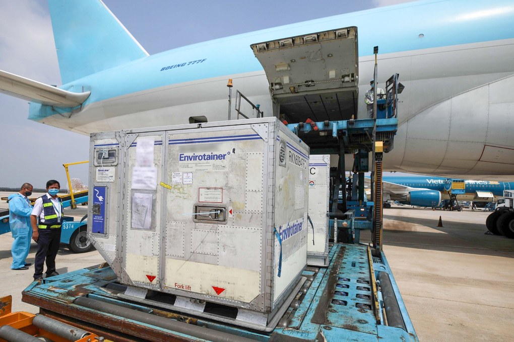 gan 600 000 lieu vaccine ngua covid 19 astrazeneca ve den san bay tan son nhat gan 600 000 lieu vaccine ngua covid 19 astrazeneca ve den san bay tan son nhat