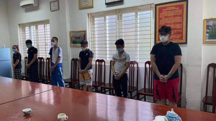 vu nu lao cong bi cuop xe may o ha noi he lo vai tro cua thieu nu 17 tuoi vua bi bat