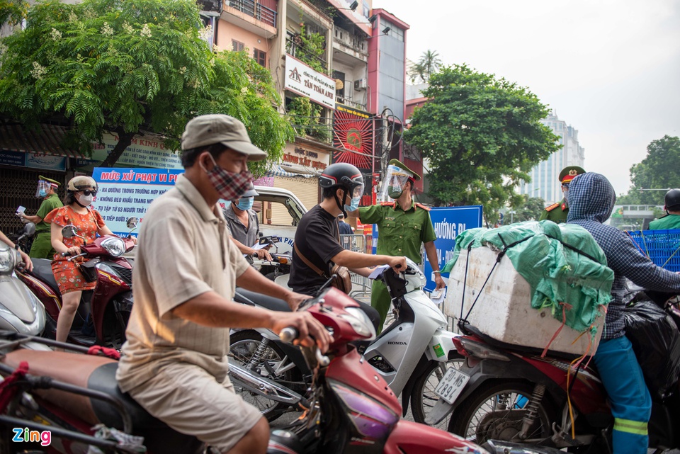 ngay dau siet ly do ra duong chot kiem soat dich o ha noi phai xa tram 4 ngay dau siet ly do ra duong chot kiem soat dich o ha noi phai xa tram 4