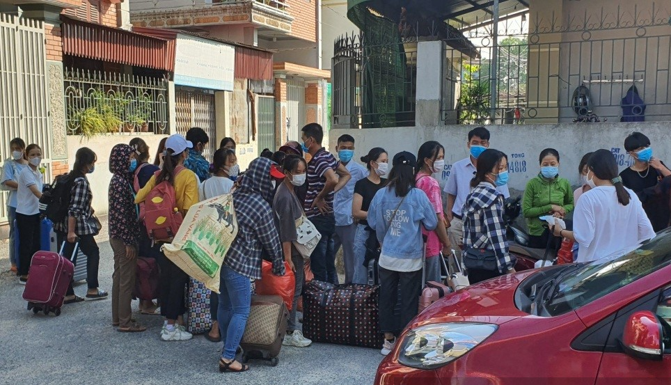 vu dinh dua 300 sinh vien di thuc tap giua mua dich hieu truong bi ky luat vu dinh dua 300 sinh vien di thuc tap giua mua dich hieu truong bi ky luat