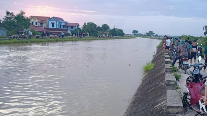 ru nhau tam song nam thanh nien 20 tuoi va chau nho cung xom mat tich