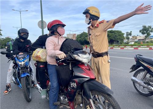 cong an ha noi noi gi ve cong van ra soat nguoi dan co nhu cau ve que va quay tro lai tp 