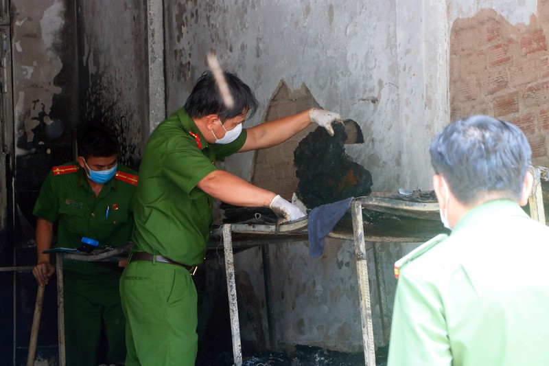 rung minh hien truong vu chay nha luc nua dem 5 nguoi chet o binh duong 8 rung minh hien truong vu chay nha luc nua dem 5 nguoi chet o binh duong 8