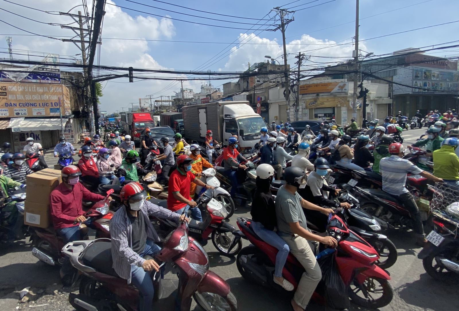 nguoi dan tp hcm do ra duong mua thuc pham tich tru truoc ngay 23 8 1 nguoi dan tp hcm do ra duong mua thuc pham tich tru truoc ngay 23 8 1
