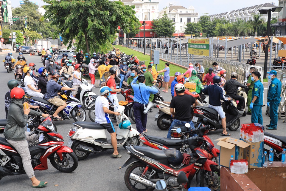 nguoi dan tp hcm do ra duong mua thuc pham tich tru truoc ngay 23 8 9 3 nguoi dan tp hcm do ra duong mua thuc pham tich tru truoc ngay 23 8 9 3