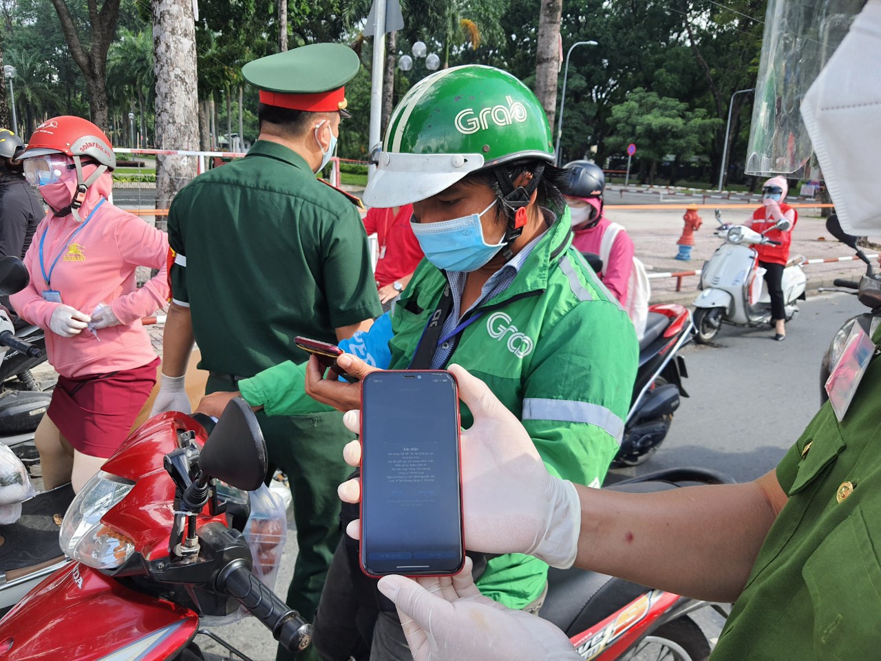 shipper tai tp hcm chi can xuat trinh ma qr de can bo quet ma la duoc shipper tai tp hcm chi can xuat trinh ma qr de can bo quet ma la duoc