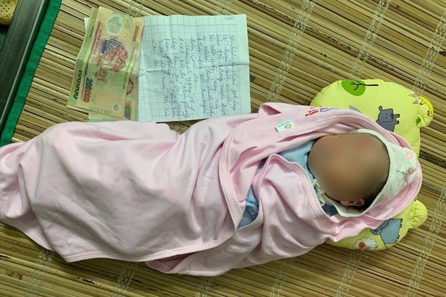 vu be trai so sinh bi bo roi o gam cau noi dung manh giay kep cung 2 2 trieu dong vu be trai so sinh bi bo roi o gam cau noi dung manh giay kep cung 2 2 trieu dong