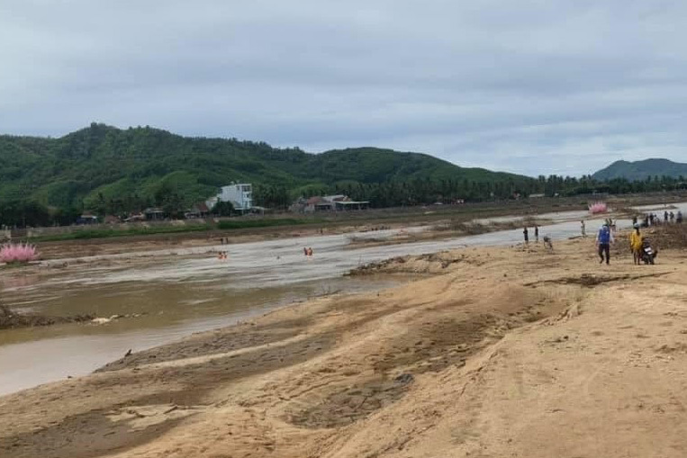 bat ca tren song 2 cha con bi luoi quan vao chan duoi nuoc tu vong bat ca tren song 2 cha con bi luoi quan vao chan duoi nuoc tu vong