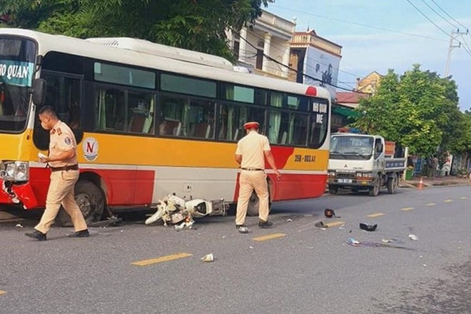 nam sinh 15 tuoi tu vong trong ngay dau toi truong