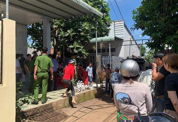 vu phat hien me va con trai 5 tuoi tu vong trong tu the treo co lanh dao thi tran noi gi vu phat hien me va con trai 5 tuoi tu vong trong tu the treo co lanh dao thi tran noi gi