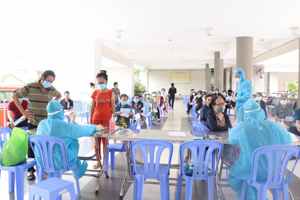 nguoi dan o tp hcm di tiem vac xin mui 1 tu do khong can thu moi nguoi dan o tp hcm di tiem vac xin mui 1 tu do khong can thu moi