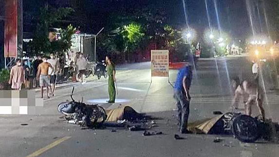vu tai nan giao thong kinh hoang o ha tinh 3 thanh nien tu vong mot thi the vang xuong cong 2