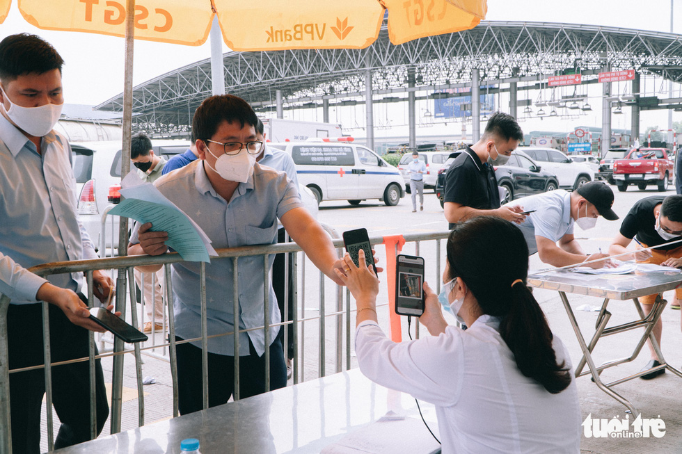 nhung ai duoc ra vao tp ha noi 