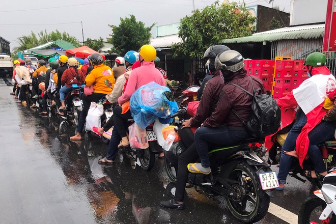 hang tram nguoi dan chay xe may ve que csgt soc trang cu luc luong dan duong hang tram nguoi dan chay xe may ve que csgt soc trang cu luc luong dan duong
