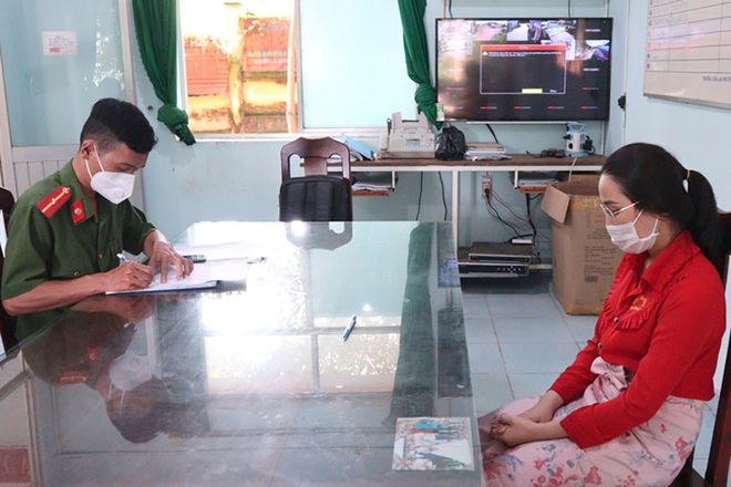 vu nu nhan vien trom 2 380 nhan vang cua chu tiem vang nghi pham khai gi 1 vu nu nhan vien trom 2 380 nhan vang cua chu tiem vang nghi pham khai gi 1
