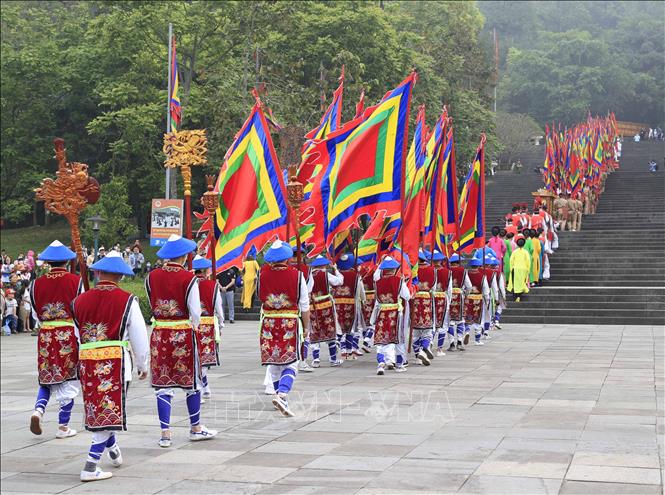 long trong to chuc le dang huong tuong niem cac vua hung 8 long trong to chuc le dang huong tuong niem cac vua hung 8