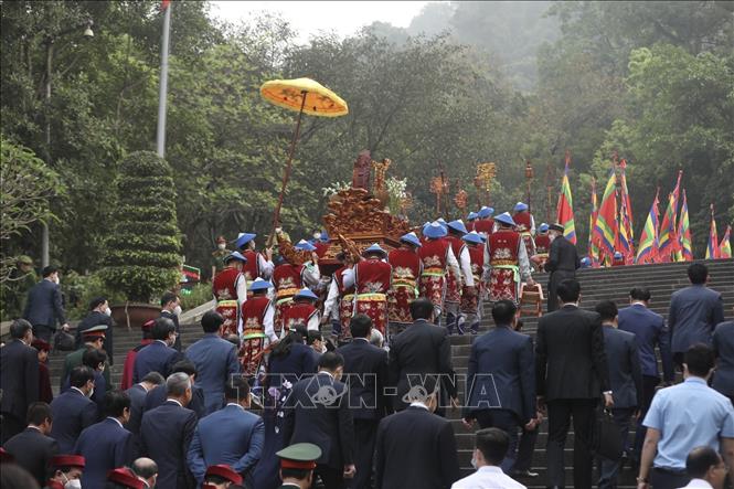 long trong to chuc le dang huong tuong niem cac vua hung 9 1 long trong to chuc le dang huong tuong niem cac vua hung 9 1