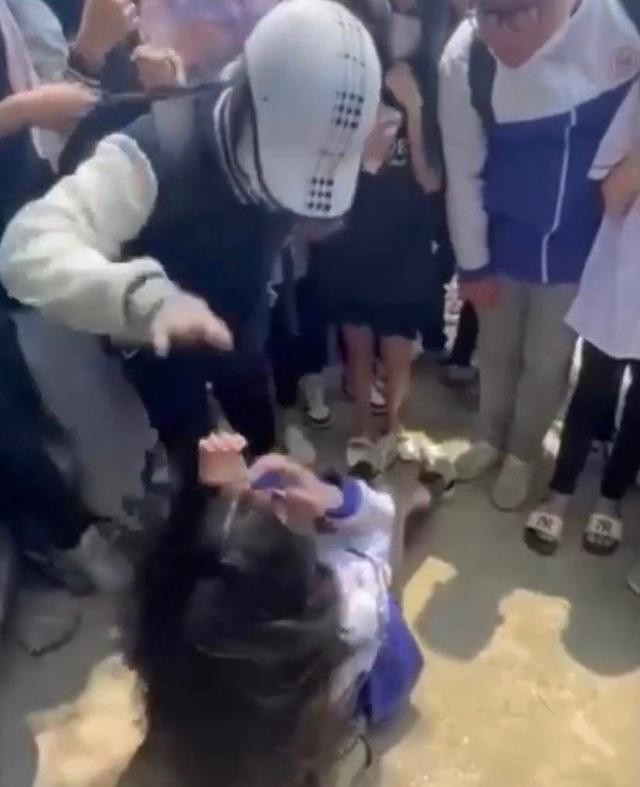 vu nu sinh cap 3 bi danh hoi dong o thanh hoa me nan nhan tiet lo soc vu nu sinh cap 3 bi danh hoi dong o thanh hoa me nan nhan tiet lo soc